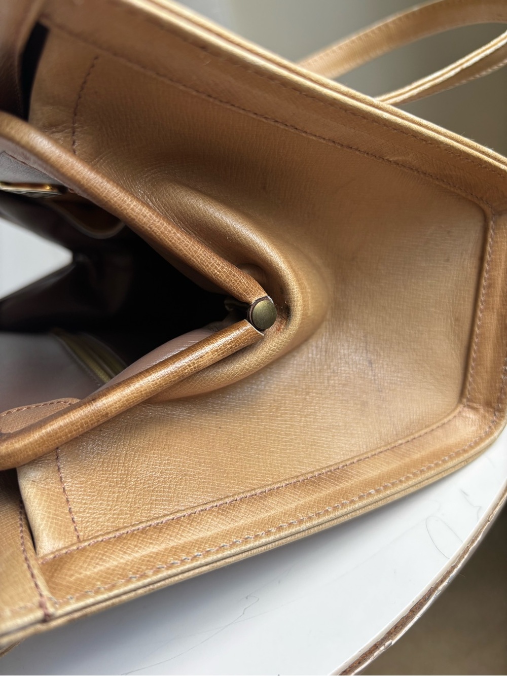 Vintage Koret Tan Leather Structured Shoulder Handbag Purse with Gold Hardware - Picture 13 of 13